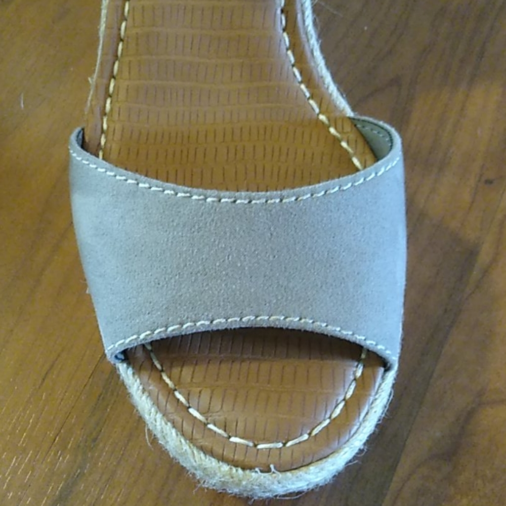 Shoes-Brand New - Picture 7 of 11